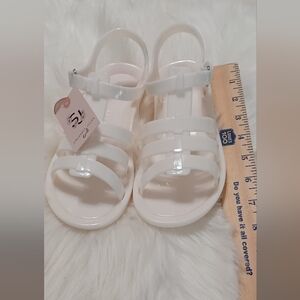Sincerely Jules Girls bone color  Jellies. Size #2